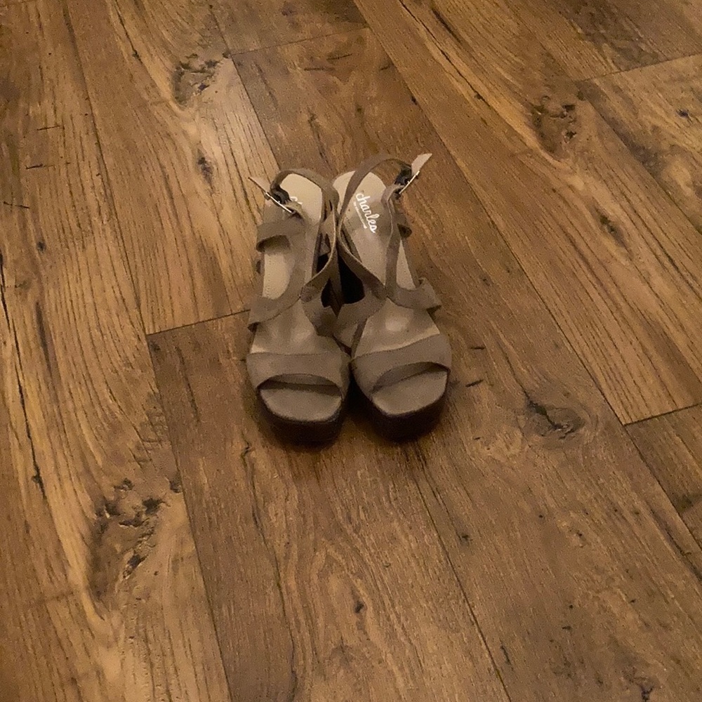 Stunning tan and gray Charles David heels